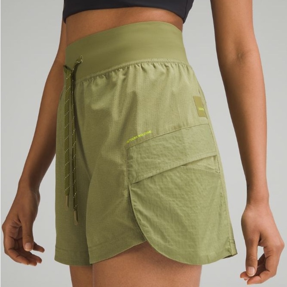 WovenAir High-Rise Hiking Short 4"